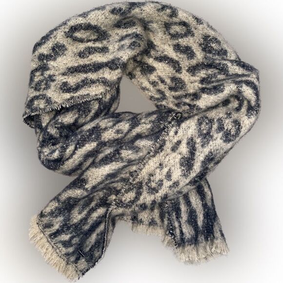 NWT Steve Madden Leopard Blanket Scarf - Picture 3 of 5